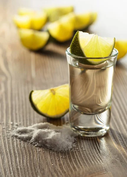 Tequila Solí Vápno Starý Dřevěný Stůl — Stock fotografie