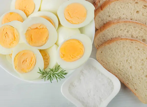 ディル 塩パンとゆで卵 — ストック写真