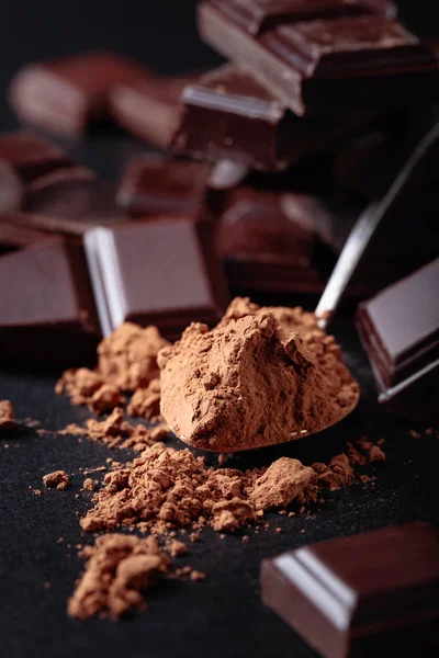 Broken Chocolate Pieces Cocoa Powder Black Background — Stock Photo, Image