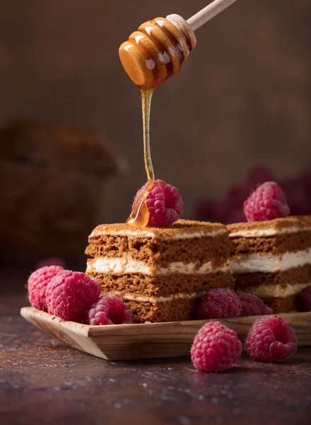 Gâteau Miel Fait Maison Avec Crème Framboises Rouges — Photo