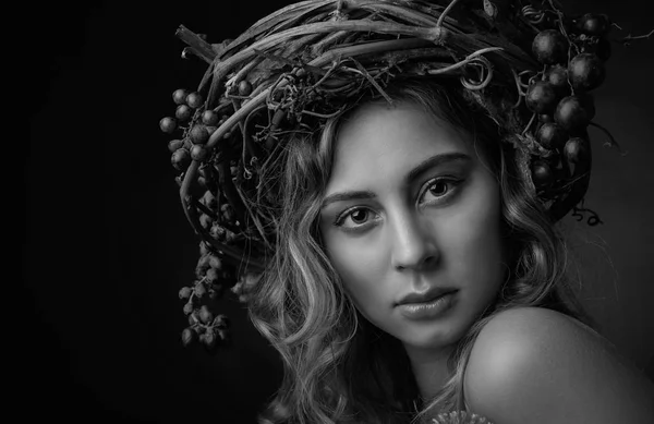 Retrato Mulher Loira Incrível Menina Bonita Com Cabelo Ondulado Longo — Fotografia de Stock