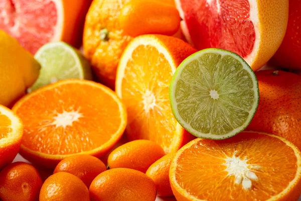 Close Citrus Fruits Pieces Lemon Lime Tangerine Pink Grapefruit Orange — Stock Photo, Image