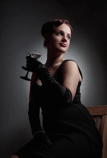 Portret Noir Stijl Mooie Vrouw Zwarte Jurk Met Perfecte Haar — Stockfoto