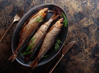 Dereotu ile Baltık Ringa balığı füme. Metniniz için kopya alanı.