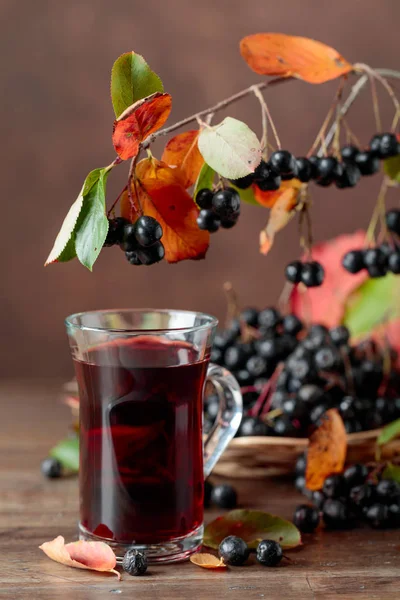 Fresh Juice Ripe Black Chokeberry Aronia Melanocarpa Glass Berries Leaves — Stock Photo, Image