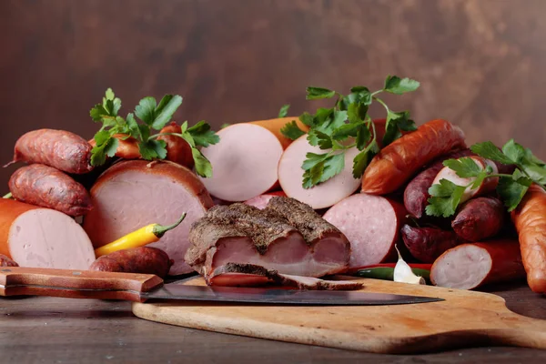 Verschillende Worsten Gerookte Vlees Een Oude Houten Tafel Kopiëren Van — Stockfoto