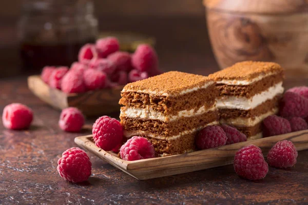 Gâteau Miel Fait Maison Avec Crème Framboises Rouges — Photo