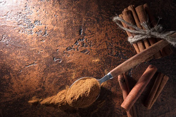 Cinnamon Sticks Powder Spoon Old Copper Table Copy Space Top — Stock Photo, Image