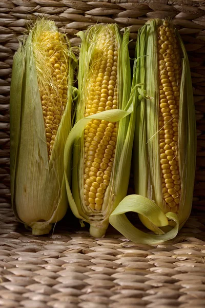 Friss Csemege Kukorica Csövek Egészséges Bioélelmiszer — Stock Fotó
