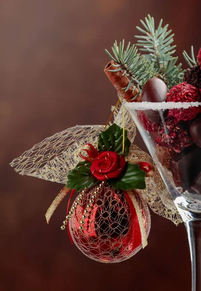 Sortimento Doces Chocolate Fino Cálice Decoração Natal Com Paus Canela — Fotografia de Stock