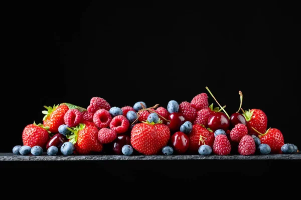 Bobule Detailní Barevné Různé Kombinace Jahod Borůvek Malin Sweet Cherry — Stock fotografie