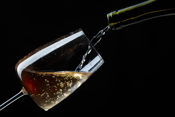 White Wine Being Poured Wine Glass Black Background — Stock Photo, Image