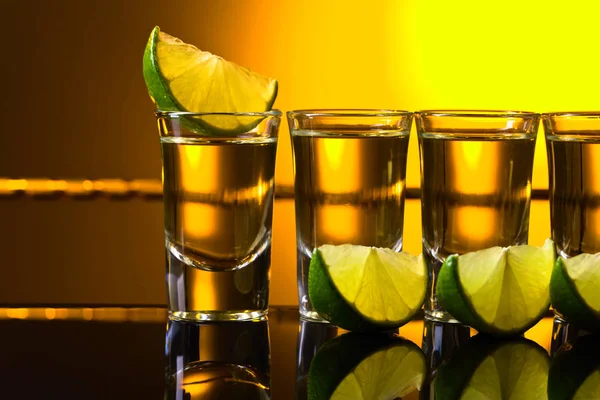 Pequeños Vasos Tequila Rodajas Lima — Foto de Stock