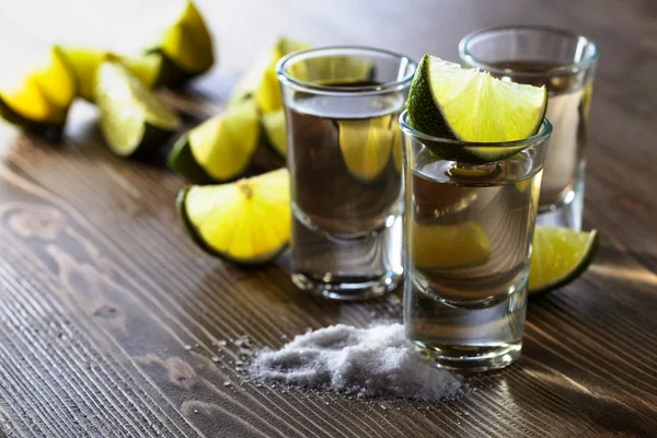 Piccoli Bicchieri Tequila Fette Lime — Foto Stock