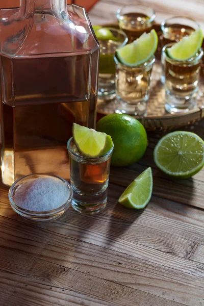 Piccoli Bicchieri Tequila Fette Lime — Foto Stock