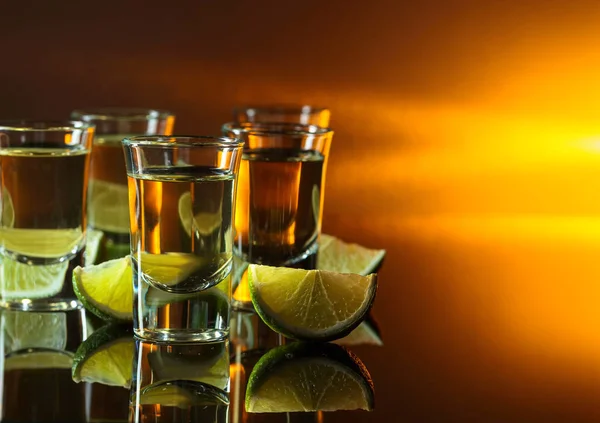 Pequeños Vasos Tequila Rodajas Lima — Foto de Stock