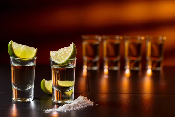 Piccoli Bicchieri Tequila Fette Lime — Foto Stock