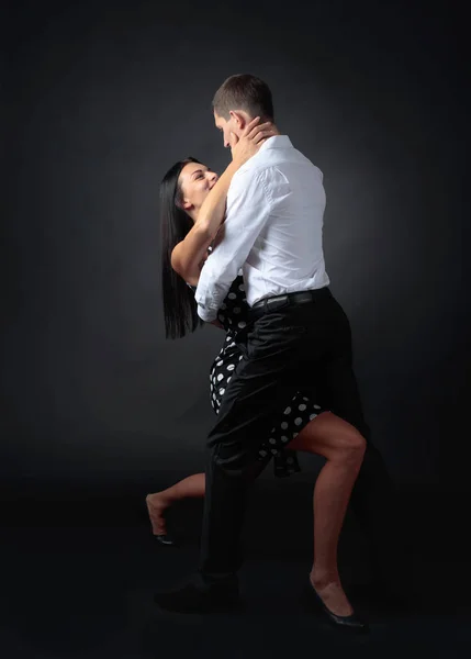 Mooie Jongedame Polka Dot Jurk Man Wit Overhemd Tango Dansen — Stockfoto