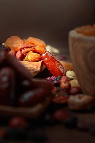 Varias Frutas Secas Frutos Secos Una Mesa Madera Vieja Enfoque —  Fotos de Stock