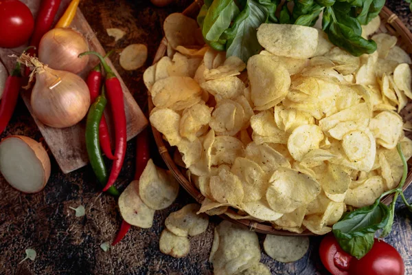 Potato Chips Vegetables Spices Kitchen Table — Stock Photo, Image