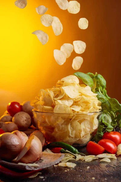 Potato Chips Vegetables Spices Kitchen Table — Stock Photo, Image