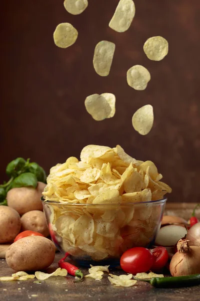 Potato Chips Vegetables Spices Kitchen Table — Stock Photo, Image