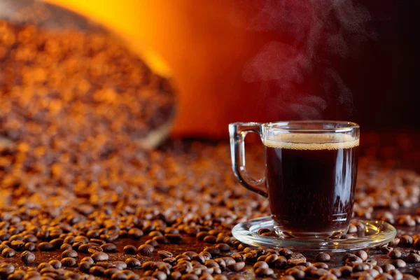 Eszpresszó Kávé Csésze Kávé Bab Egy Barna Asztal — Stock Fotó