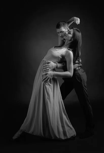 Couple Amoureux Dansant Studio Noir Blanc — Photo