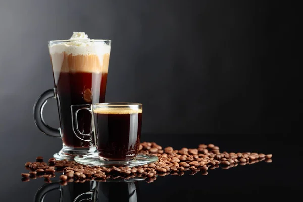 Varias Bebidas Café Sobre Fondo Negro Reflectante Café Expreso Irlandés — Foto de Stock