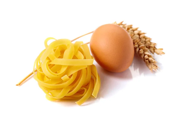 Homemade Raw Egg Noodles Isolated White Background — Stock Photo, Image