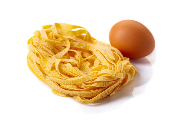 Homemade Raw Egg Noodles Isolated White Background — Stock Photo, Image