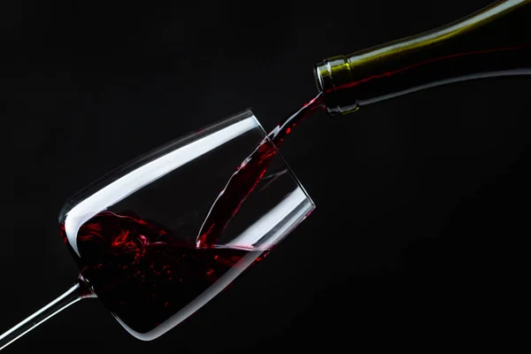 Red Wine Being Poured Wine Glass Black Background — Stock Photo, Image