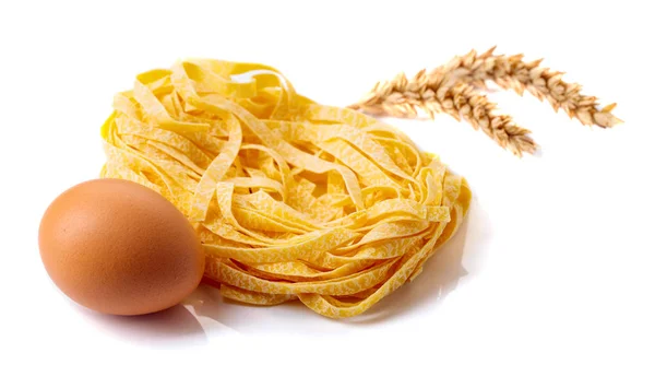 Homemade Raw Egg Noodles Isolated White Background — Stock Photo, Image