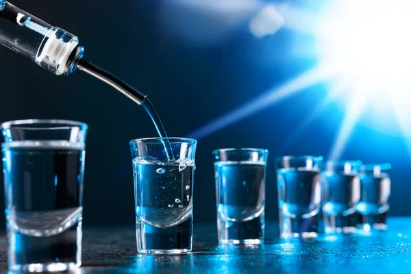 Vodka Derramado Copo Iluminado Com Luz Fundo Azul Espaço Cópia — Fotografia de Stock