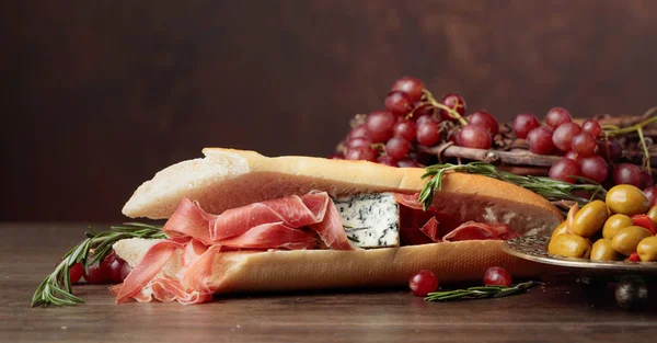 Sandwich Prosciutto Blue Cheese Rosemary Dark Background Delicious Snack Grapes — Stock Photo, Image