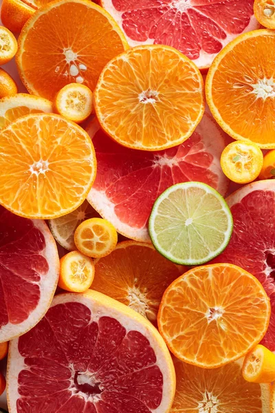 Närbild Citrusfrukter Delar Citron Lime Mandarin Rosa Grapefrukt Och Apelsin — Stockfoto