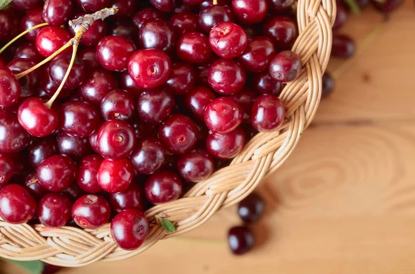 Ripe Juicy Cherries Basket Wooden Background Copy Space Top View — Stock Photo, Image