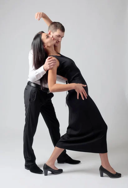 Hermosa Mujer Vestido Negro Hombre Camisa Blanca Bailando Tango Pareja — Foto de Stock