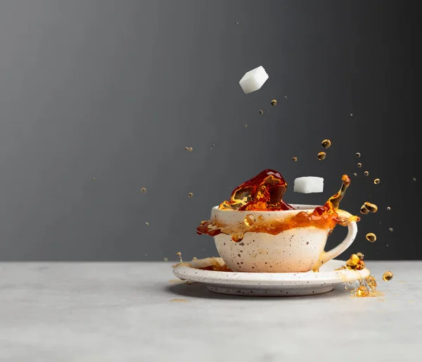 Petite Tasse Céramique Avec Une Soucoupe Des Cubes Sucre Blanc — Photo