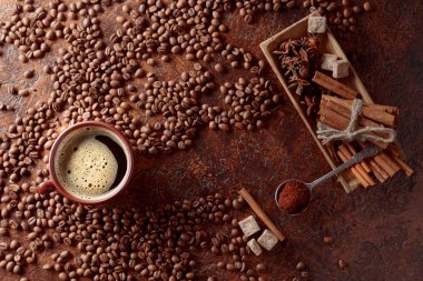 Kahve tarçın, anason ve kahverengi şeker adet. En baştan görüntülemek.