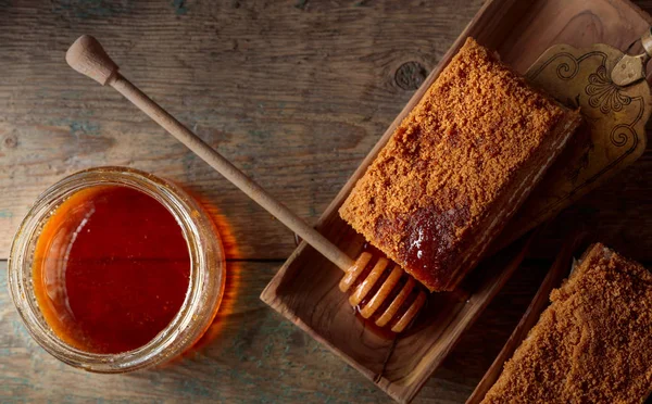 Torta al miele fatta in casa . — Foto Stock