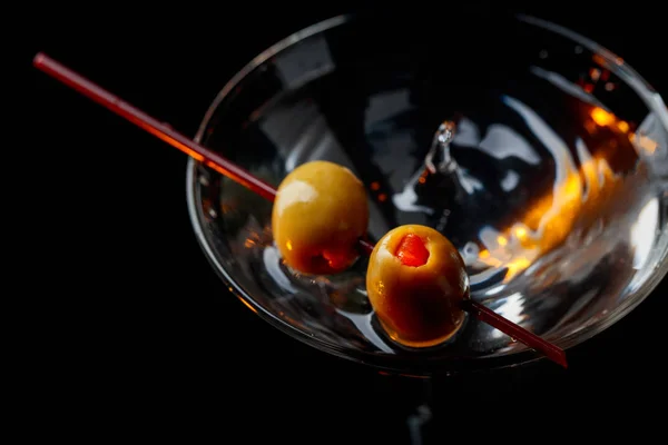 Martini cocktail with green olives. — Stock Photo, Image