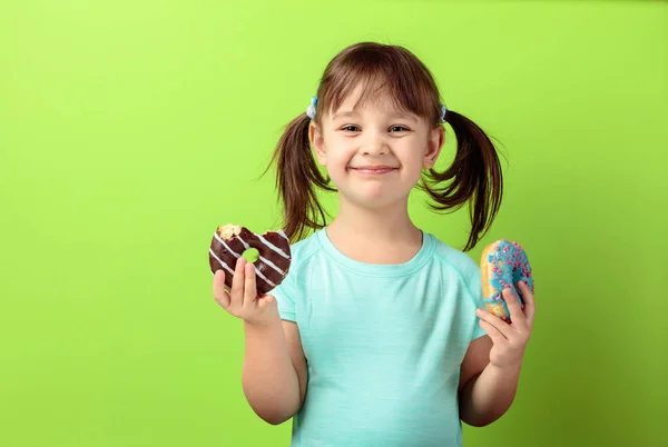 Four-year-old girl eat donut. — Stock Photo, Image