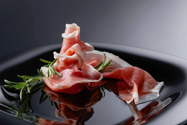 Prosciutto con romero . —  Fotos de Stock