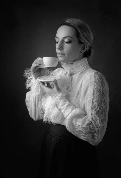 Portrait of a woman in Victorian clothes with a cup of coffee. — Stock Photo, Image
