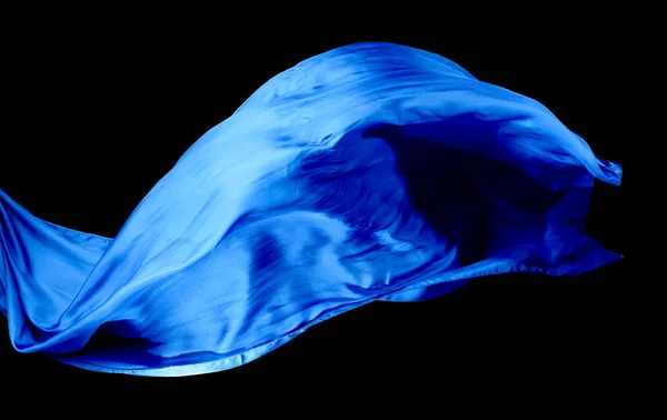 黒いバックグラウに隔離された滑らかなエレガントな青い透明な布 — ストック写真