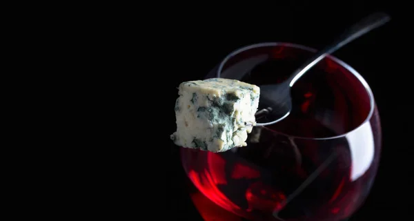 Queijo Azul e Vinho Tinto . — Fotografia de Stock