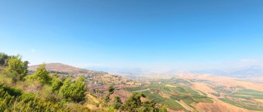 İsrail'deki bir dağdan panoramik manzara.