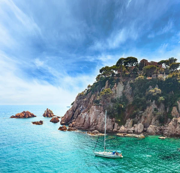 Akdeniz'in güzel deniz manzarası. — Stok fotoğraf