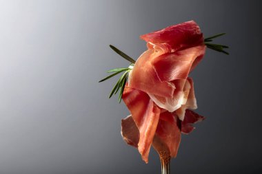 Prosciutto rosemary ile.